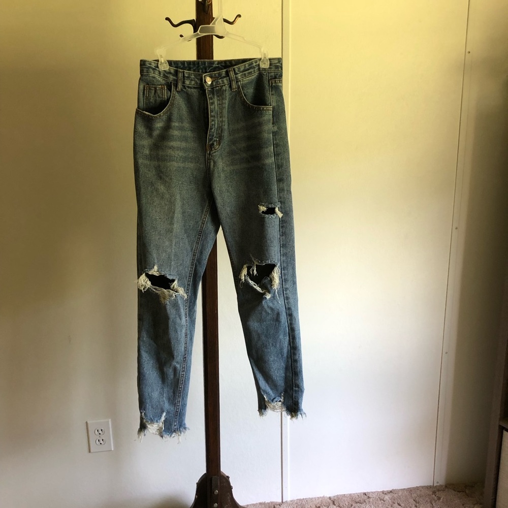 High waisted ripped jeans